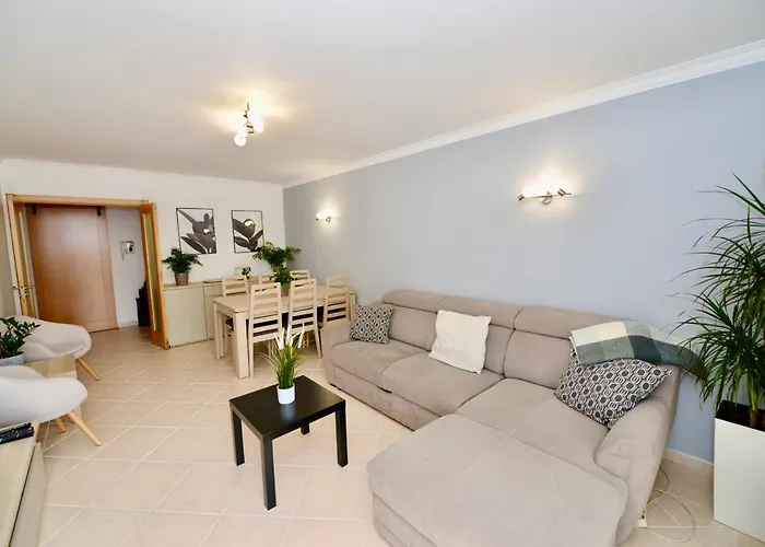 Bloom - Great Apartment In Quiet Area